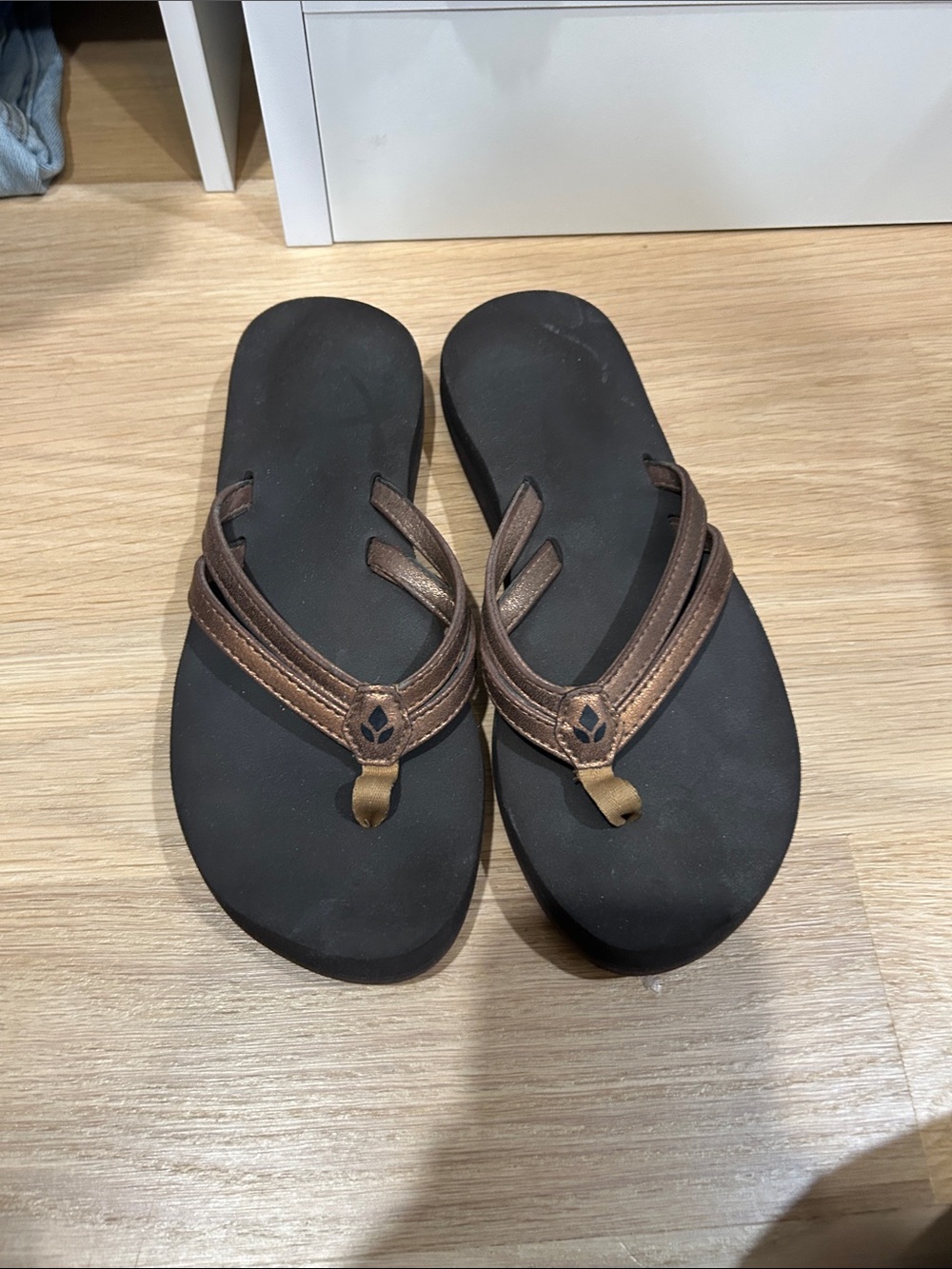 Reef Women's Brown and Black Strappy Flip Sandals